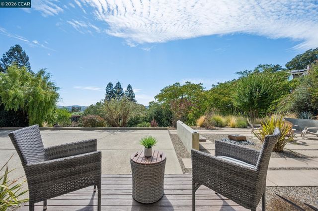 20 Northridge Ln, Lafayette, CA 94549
