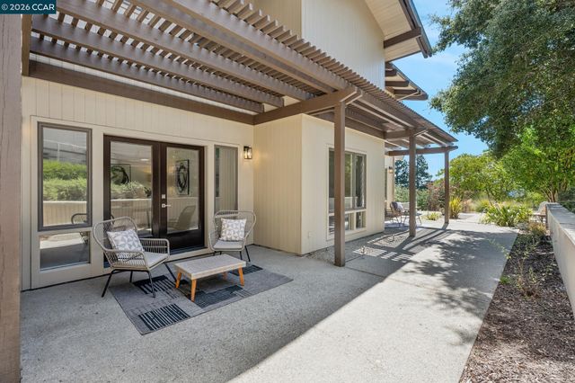 20 Northridge Ln, Lafayette, CA 94549