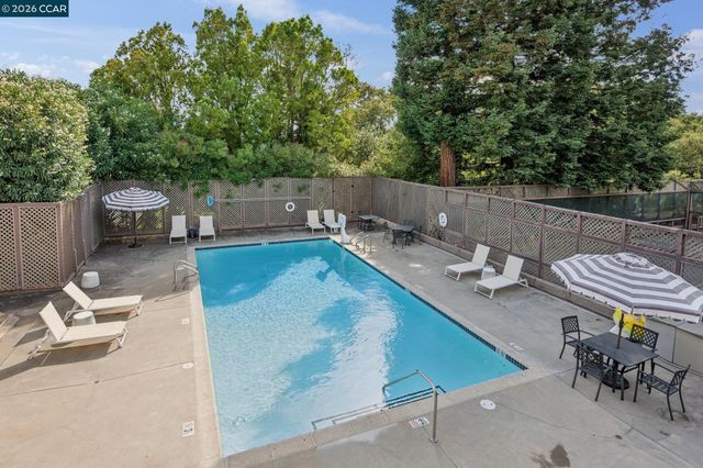 20 Northridge Ln, Lafayette, CA 94549