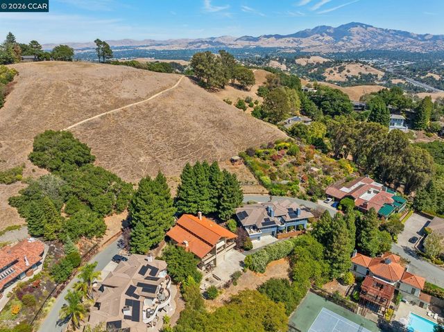 20 Northridge Ln, Lafayette, CA 94549