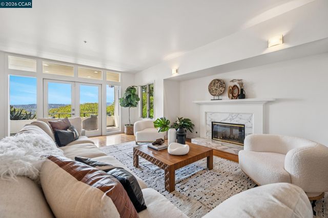 20 Northridge Ln, Lafayette, CA 94549