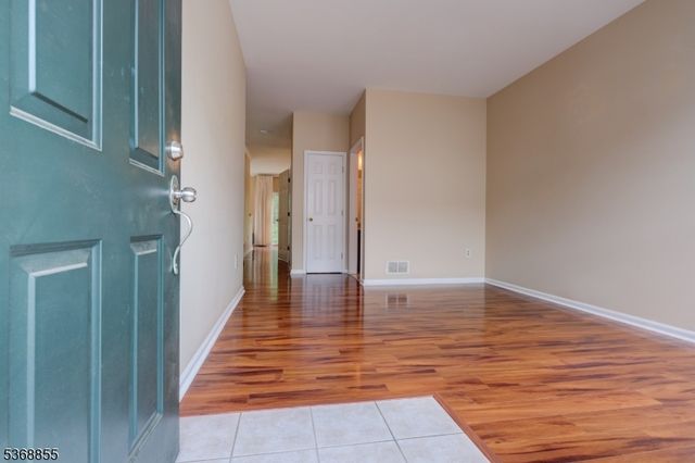 49 Gallop Ln, Franklin Twp., NJ 08873