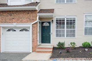 49 Gallop Ln, Franklin Twp., NJ 08873