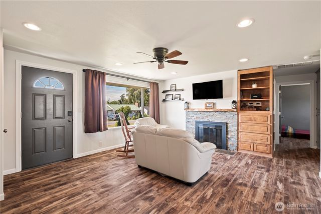576 SE 5th Avenue, Oak Harbor, WA 98277