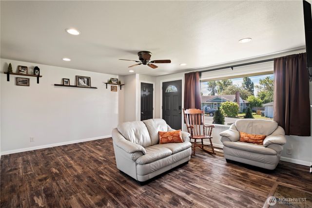 576 SE 5th Avenue, Oak Harbor, WA 98277