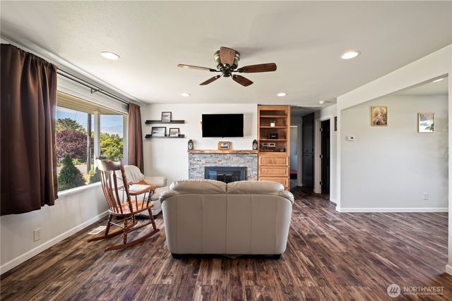 576 SE 5th Avenue, Oak Harbor, WA 98277
