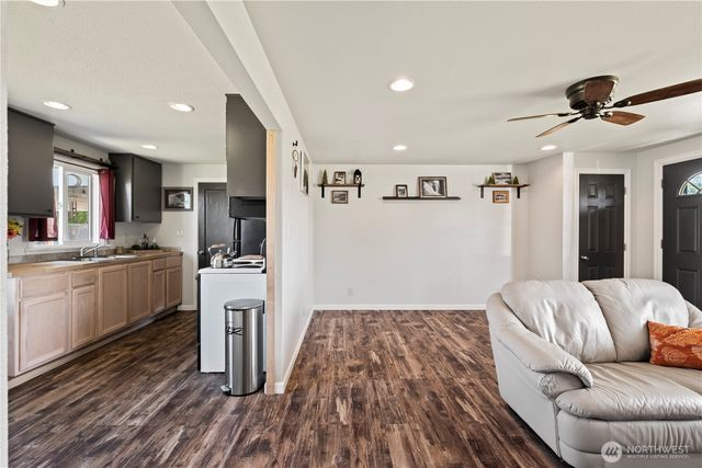 576 SE 5th Avenue, Oak Harbor, WA 98277