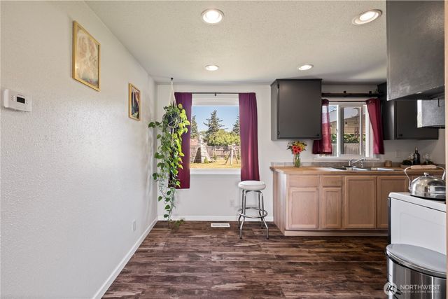 576 SE 5th Avenue, Oak Harbor, WA 98277