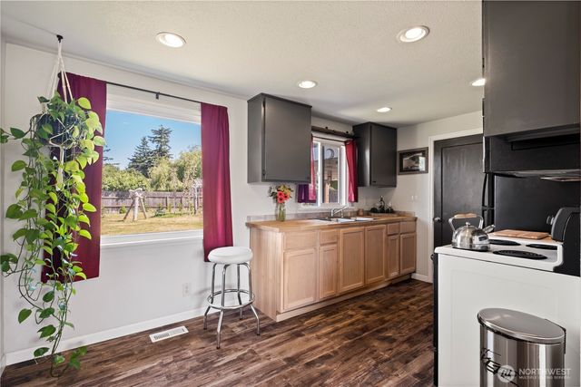 576 SE 5th Avenue, Oak Harbor, WA 98277