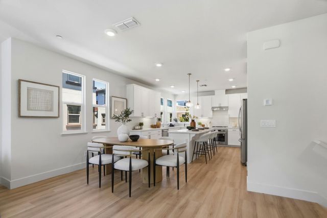 552 Galt Terrace 4, Sunnyvale, CA 94085