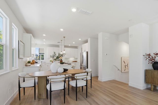 552 Galt Terrace 4, Sunnyvale, CA 94085
