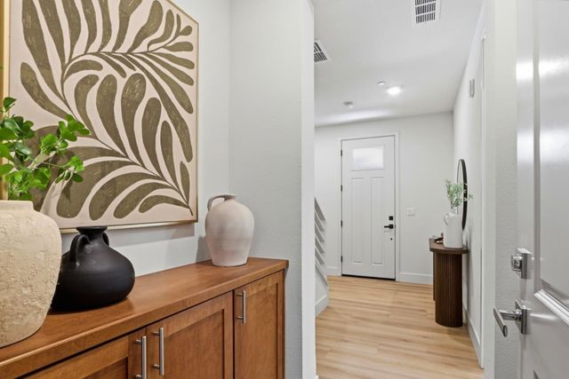 552 Galt Terrace 4, Sunnyvale, CA 94085