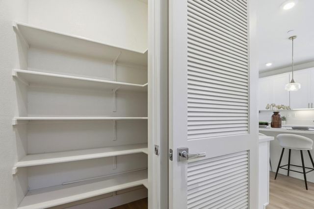 552 Galt Terrace 4, Sunnyvale, CA 94085