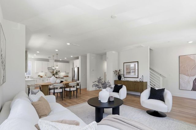 552 Galt Terrace 4, Sunnyvale, CA 94085