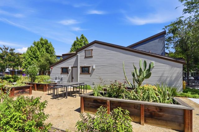 552 Galt Terrace 4, Sunnyvale, CA 94085