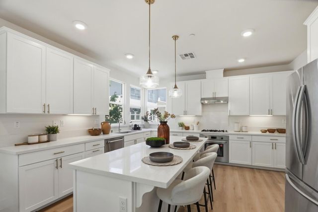 552 Galt Terrace 4, Sunnyvale, CA 94085