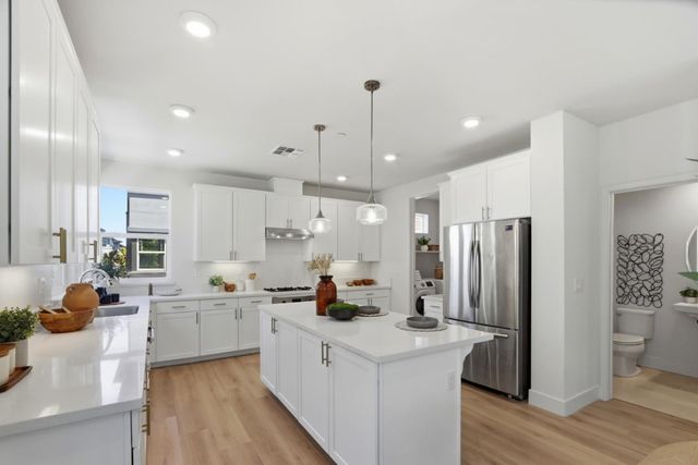 552 Galt Terrace 4, Sunnyvale, CA 94085