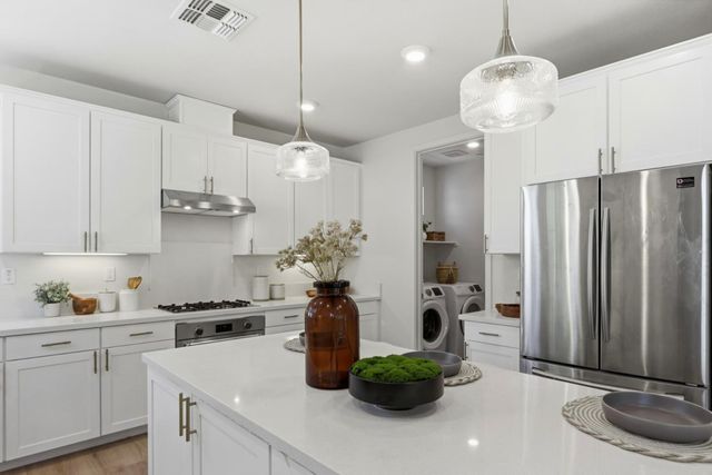 552 Galt Terrace 4, Sunnyvale, CA 94085