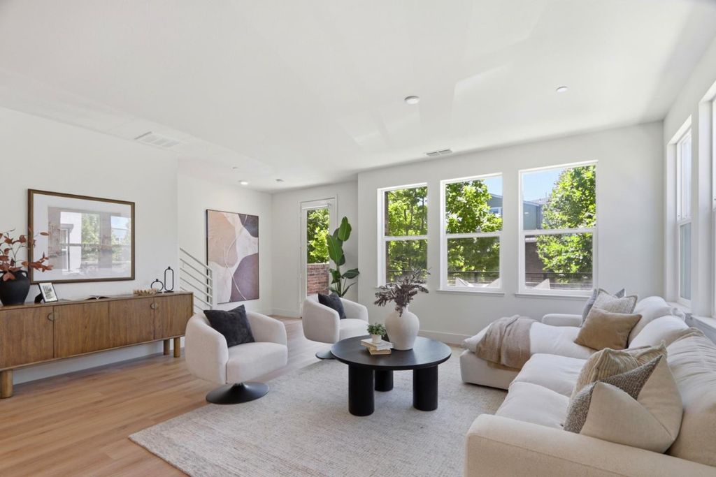552 Galt Terrace 4, Sunnyvale, CA 94085