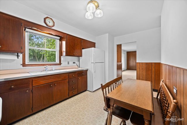 304 Crestwood Drive, Roselle, IL 60172