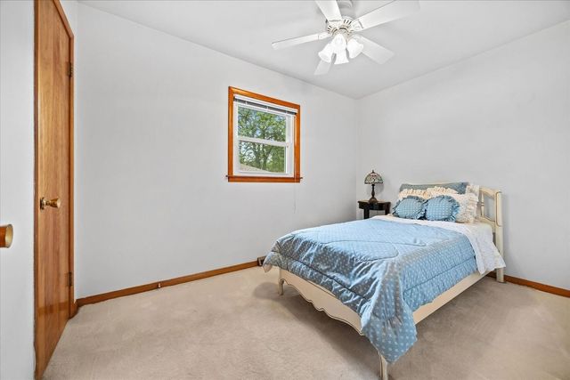 304 Crestwood Drive, Roselle, IL 60172