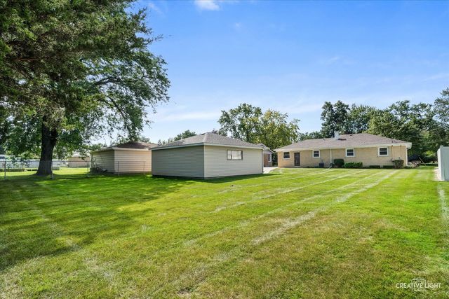 304 Crestwood Drive, Roselle, IL 60172