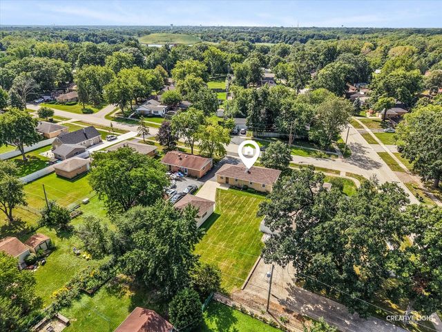 304 Crestwood Drive, Roselle, IL 60172