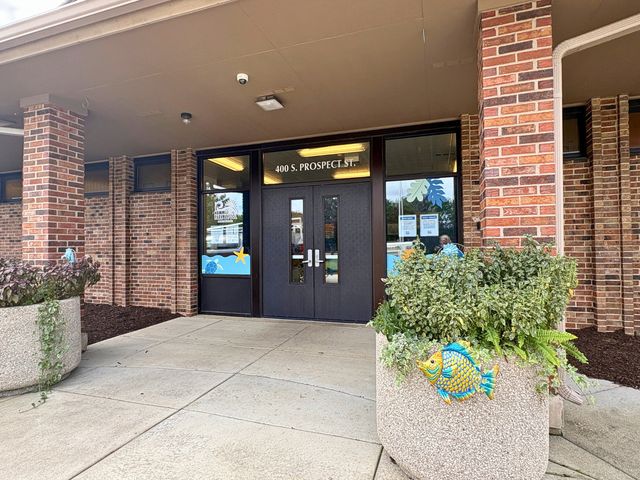 304 Crestwood Drive, Roselle, IL 60172