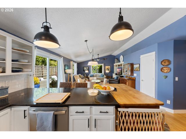 3468 Nw MARINE Ave, Lincoln City, OR 97367