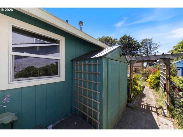 3468 Nw MARINE Ave, Lincoln City, OR 97367