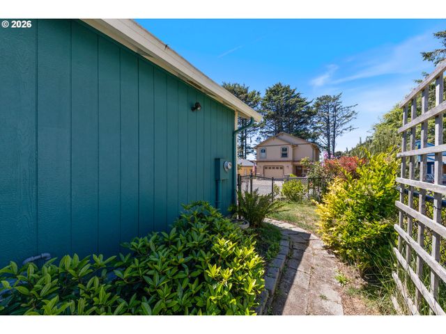 3468 Nw MARINE Ave, Lincoln City, OR 97367