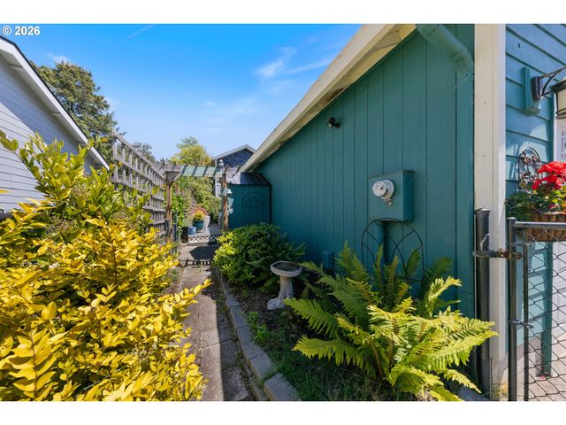 3468 Nw MARINE Ave, Lincoln City, OR 97367