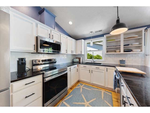 3468 Nw MARINE Ave, Lincoln City, OR 97367