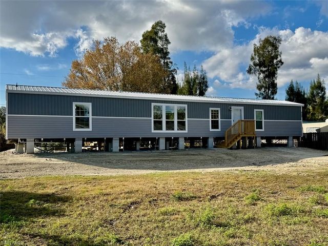 8104 Marx DR, North Fort Myers, FL 33917