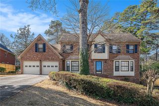 921 Cedar SW Trace, Lilburn, GA 30047