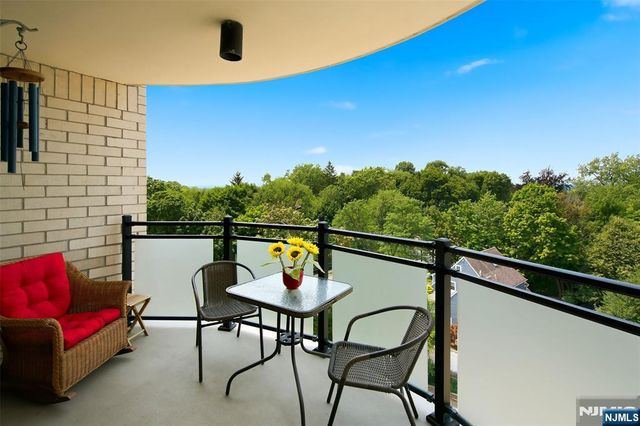 125 Prospect Avenue 8C, Hackensack, NJ 07601