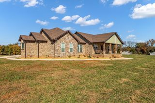 1645 Oak Grove Rd, Decherd, TN 37324