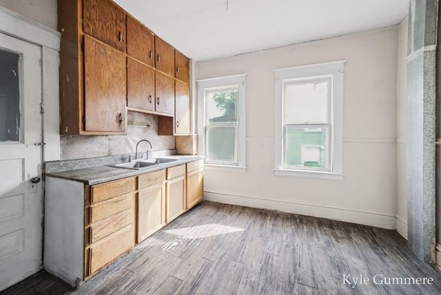 1116 Kalamazoo Avenue SE, Grand Rapids, MI 49507