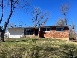 2221 Duchess Drive, St Louis, MO 63136