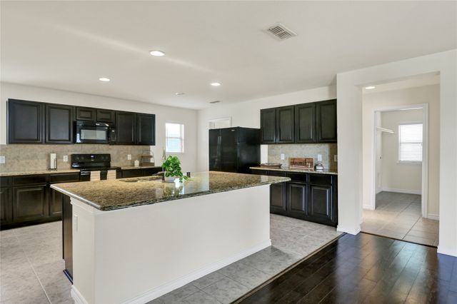 728 Snapdragon Lane, Desoto, TX 75115