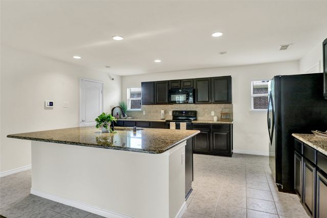 728 Snapdragon Lane, Desoto, TX 75115