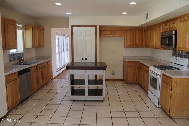 4113 LOMA ROSADA Drive, El Paso, TX 79934