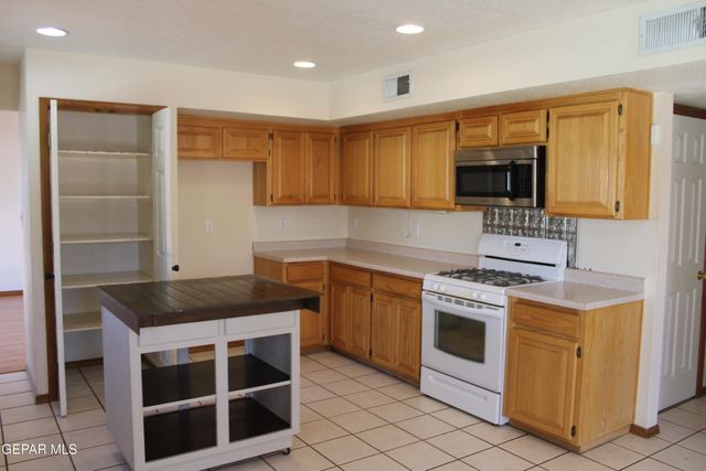 4113 LOMA ROSADA Drive, El Paso, TX 79934