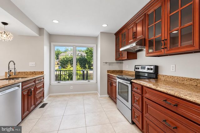 8421 HOLLIS, Vienna, VA 22182