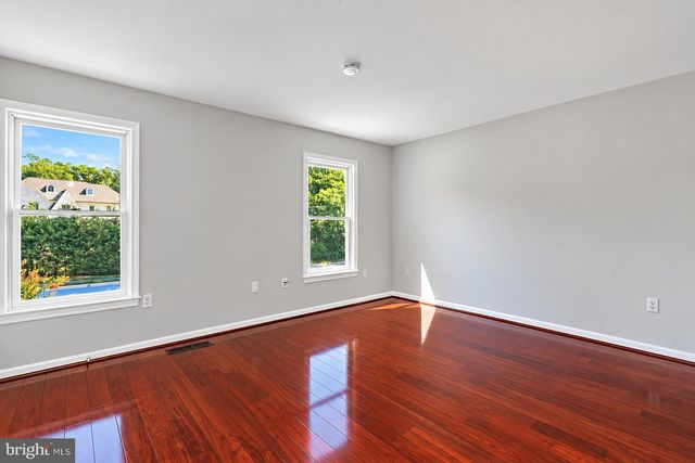 8421 HOLLIS, Vienna, VA 22182