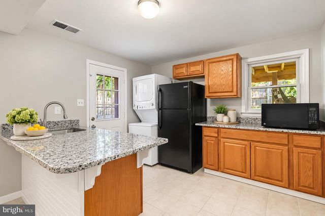 8421 HOLLIS, Vienna, VA 22182