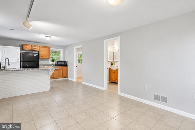 8421 HOLLIS, Vienna, VA 22182