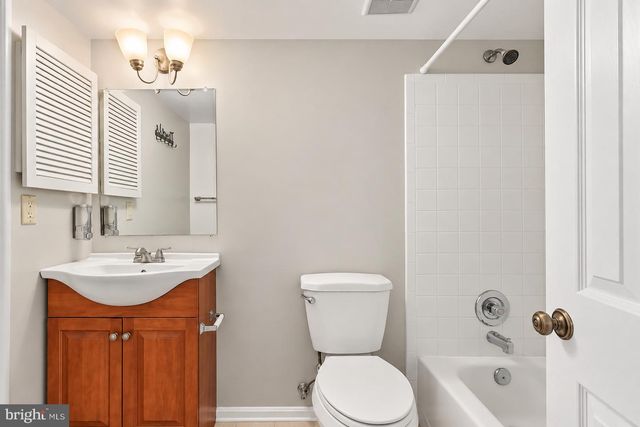 8421 HOLLIS, Vienna, VA 22182