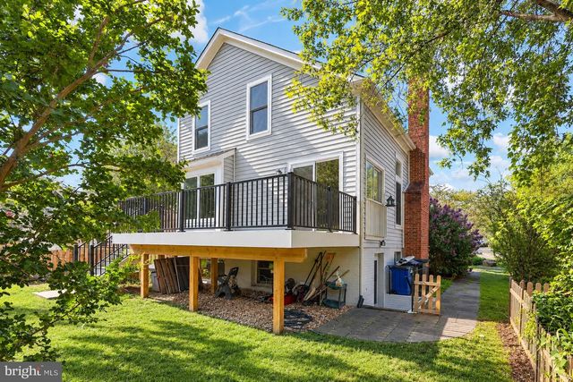 8421 HOLLIS, Vienna, VA 22182