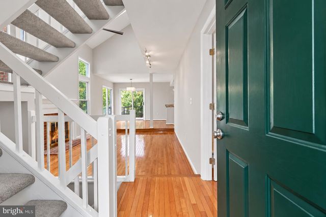 8421 HOLLIS, Vienna, VA 22182
